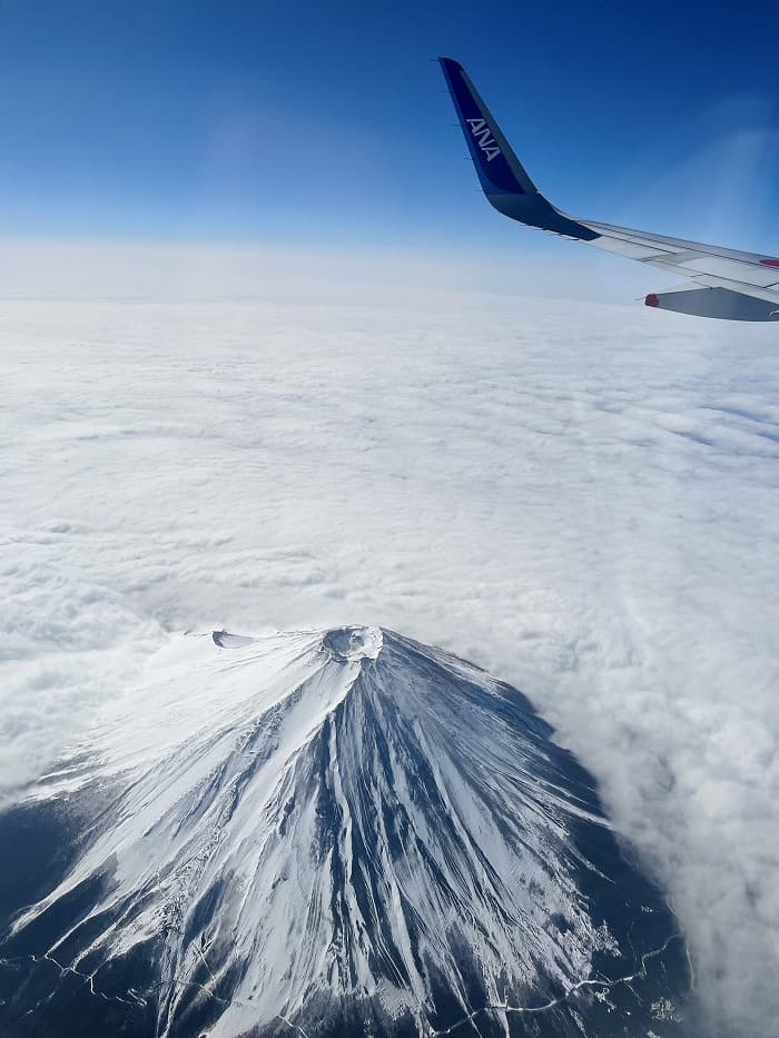 飛行機から見た富士山頂
