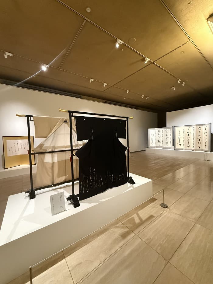 特別展 文化勲章受章記念「井茂圭洞の書―神戸が生んだかな書の巨匠―」(神戸ゆかりの美術館)の会場の様子②